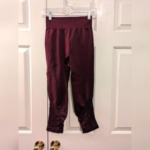 Aerie Chill. Play. Move. Burgundy, size small